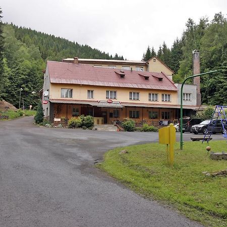 Sport Hotel Mustek ยาคีมอฟ ภายนอก รูปภาพ